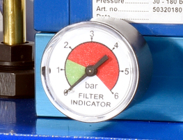 Filtermanometern mäter oljetrycket i returfiltret och visar i god tid när det börjar bli dags att byta för filterbyte på ett hydraulaggregat som är levererat av Lalmek Hydraulics